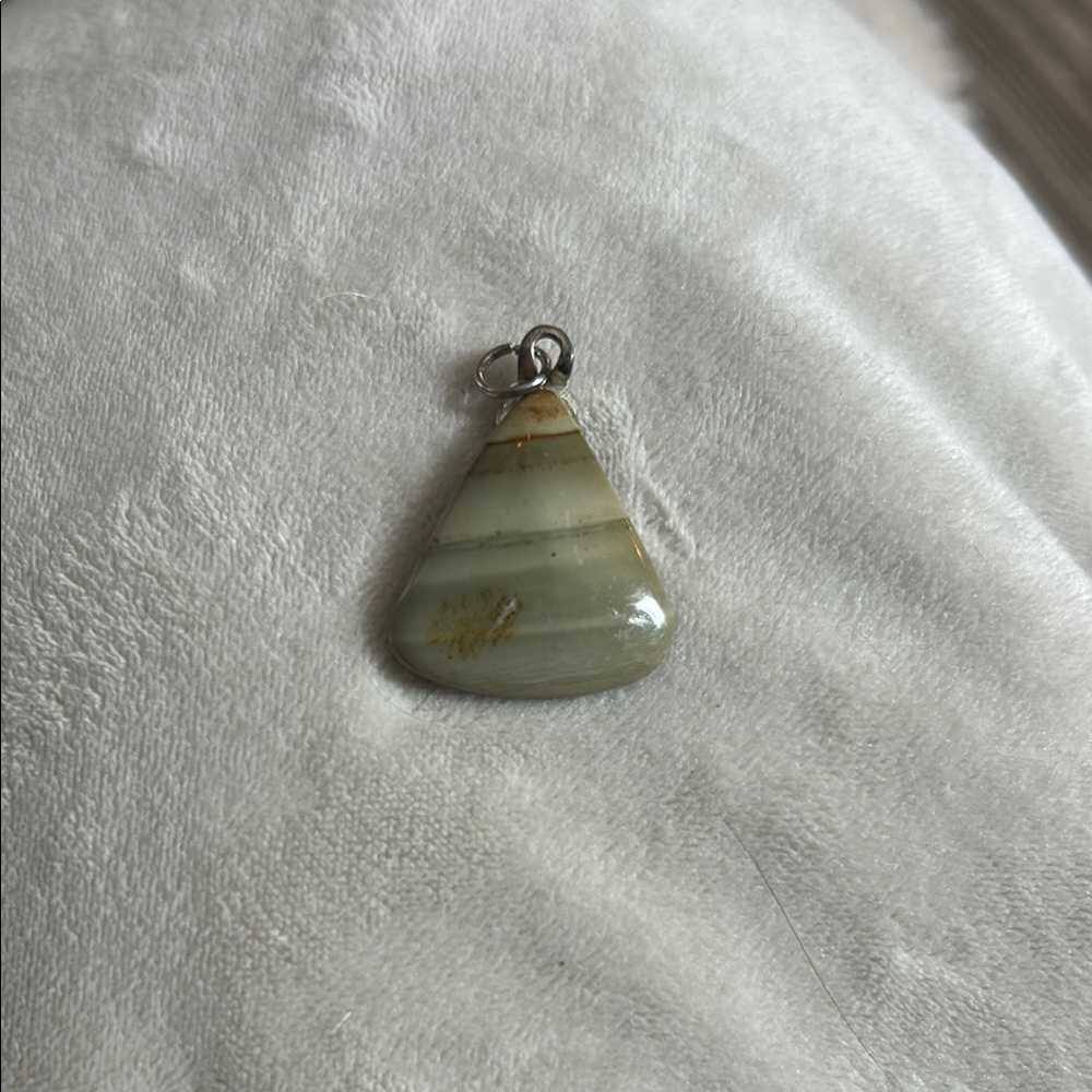 Elegant Green Stone Pendant Necklace
